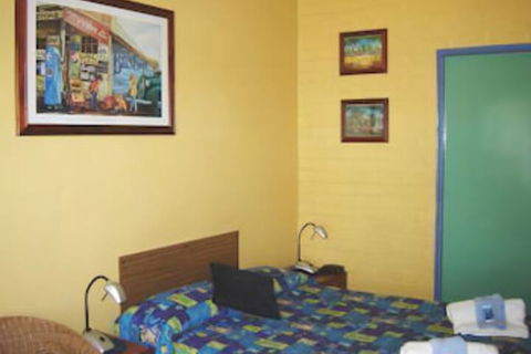 Black Swan Waterfront Motel Not Suitable For Children - Kawana Tourism 5