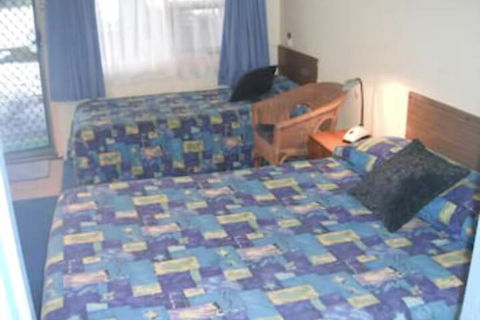 Black Swan Waterfront Motel Not Suitable For Children - Kawana Tourism 4