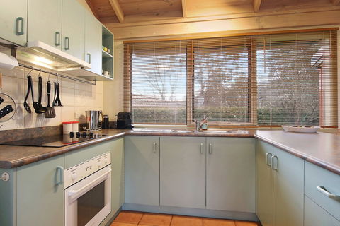 R & R In Bright - Short Walk To Town - Kawana Tourism 1