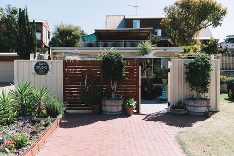 Sun Studio At Quinns Beach - Kawana Tourism 0