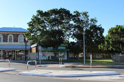 Royal Exchange Hotel - Kawana Tourism 1