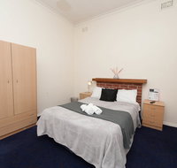 Riverina Hotel - Kawana Tourism
