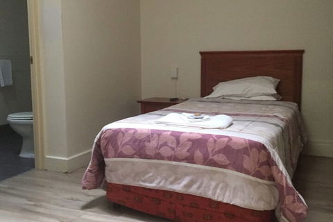 Aussie Hotel - Kawana Tourism 4