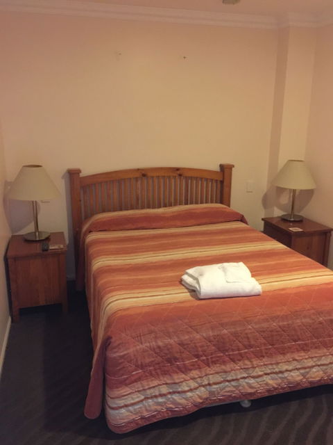 Westside Tavern And Motel - Kawana Tourism 2