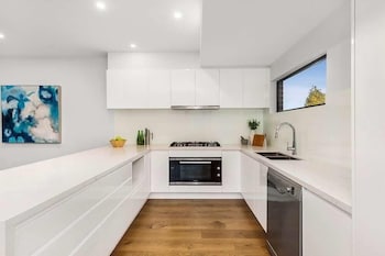 Glen Manor 1 - Kawana Tourism 0