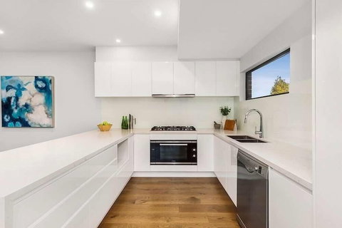 Glen Manor 1 - Kawana Tourism 4