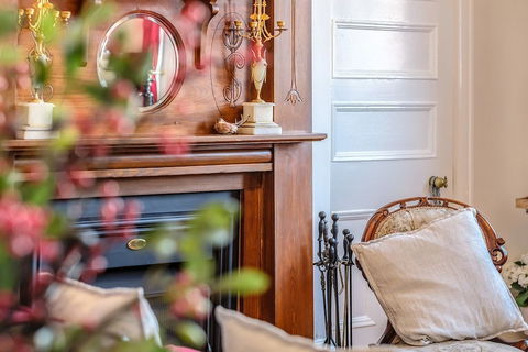 Cygnet Old Bank B & B Cafe & Gift Store - Kawana Tourism 5