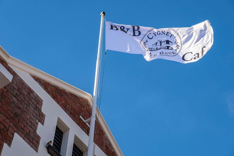 Cygnet Old Bank B & B Cafe & Gift Store - Kawana Tourism 3
