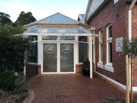 Cygnet Old Bank B & B Cafe & Gift Store - Kawana Tourism 1