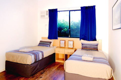 Cable Beach Apartments - Kawana Tourism 2