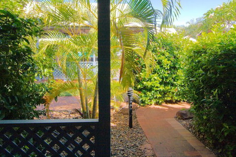 Cable Beach Apartments - Kawana Tourism 1