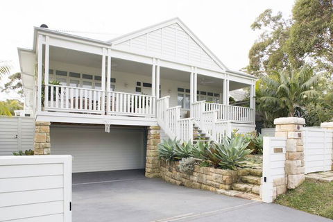 A PERFECT STAY - Coonanga Beach House - Kawana Tourism 1