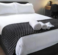 Lakeside Retreat  Business - Kawana Tourism