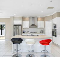 Central Gold Coast Large Modern Elevated Home - Kawana Tourism