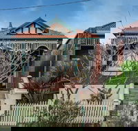 Stunning Inner City House Close to Fish Market - Kawana Tourism