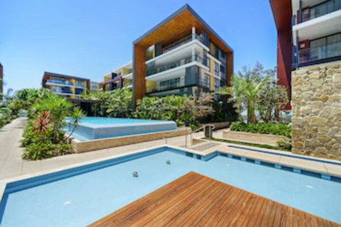 Deluxe Retreat In The Centre Of Convenience - Kawana Tourism 0
