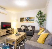 Deluxe Stays McMillan Holiday Apartments with Complimentary Parking  Netflix - Kawana Tourism