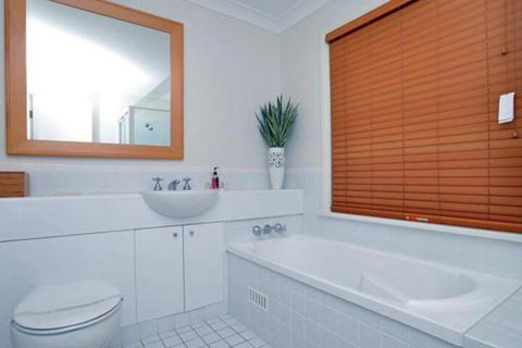 Villa Executive 2br Valley Views Resort Condo Located Within Cypress Lakes Resort (nothing Is More Central) - Kawana Tourism 2