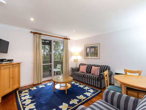 Villa Spa Executive 1br Burgundy Resort Condo Located Within Cypress Lakes Resort (nothing Is More Central) - Kawana Tourism 3