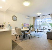 Charming  Spacious Living in a Serene Location - Kawana Tourism