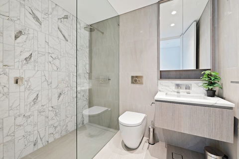 Ultra Modern Brand New CBD View - Kawana Tourism 4