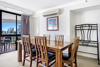 Victoria Square Apartment Broadbeach Level 9 - Kawana Tourism 3