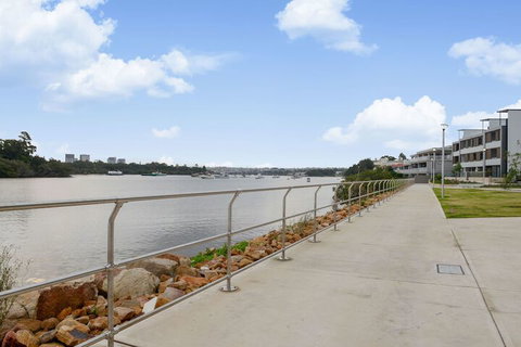 Peaceful Water Side Retreat With Huge Courtyard - Kawana Tourism 6