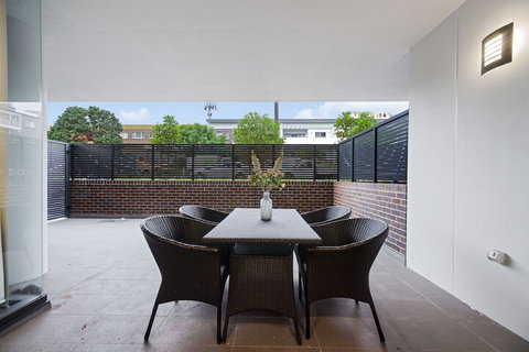 Peaceful Water Side Retreat With Huge Courtyard - Kawana Tourism 5