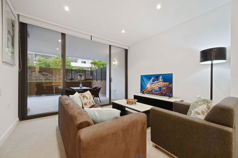 Peaceful Water Side Retreat With Huge Courtyard - Kawana Tourism 3