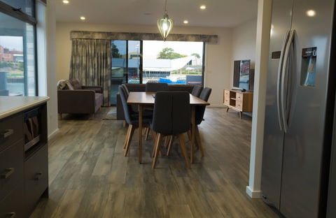 Ulverstone Waterfront Apartments - Kawana Tourism 6