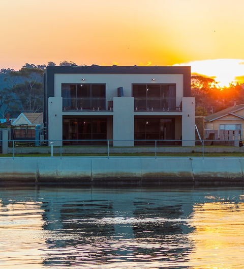 Ulverstone Waterfront Apartments - Kawana Tourism 0