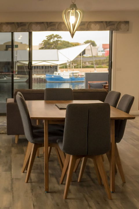 Ulverstone Waterfront Apartments - Kawana Tourism 5
