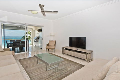 Deep Blue 20 - Kawana Tourism 3