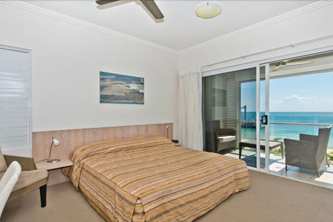 Deep Blue 20 - Kawana Tourism 5