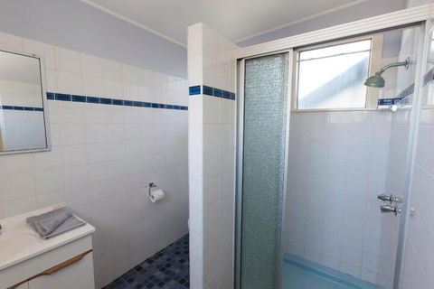 Seascape Beach House - Kawana Tourism 3