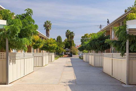Understated Elegance Affordable Luxury - Kawana Tourism 1