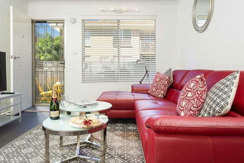 Understated Elegance Affordable Luxury - Kawana Tourism 6