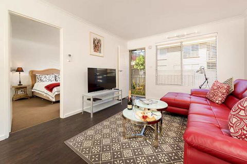 Understated Elegance Affordable Luxury - Kawana Tourism 3