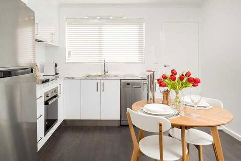 Understated Elegance Affordable Luxury - Kawana Tourism 5