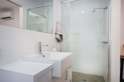 Albury Yalandra Apartment 2 - Kawana Tourism 3