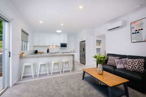 Albury Yalandra Apartment 2 - Kawana Tourism 4