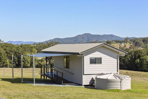 Valley Cabins By The Creek - Kawana Tourism 1