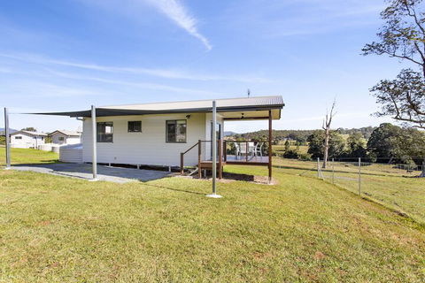 Valley Cabins By The Creek - Kawana Tourism 6