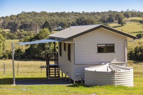 Valley Cabins By The Creek - Kawana Tourism 2