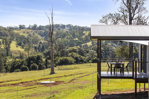 Valley Cabins By The Creek - Kawana Tourism 4