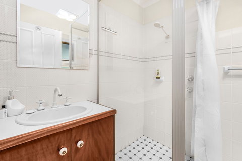 Baileys Retreat - Kawana Tourism 6