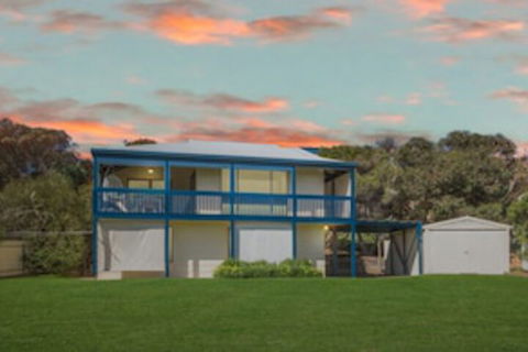 31 Elizabeth Crescent - Kawana Tourism 0