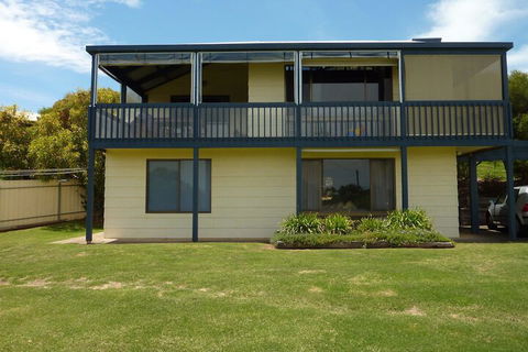31 Elizabeth Crescent - Kawana Tourism 1