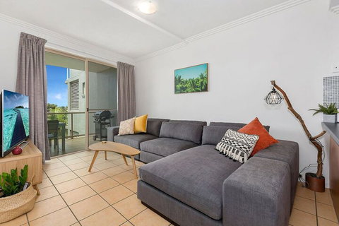 BEACH BLISS LUXURIOUS APARTMENT With POOL - Kawana Tourism 3