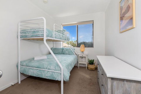 BEACH BLISS LUXURIOUS APARTMENT With POOL - Kawana Tourism 6